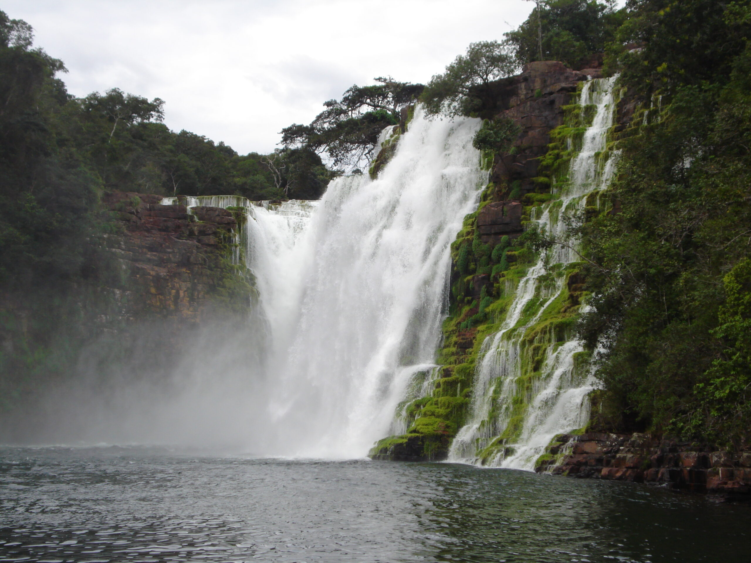 Waterval in grensgebied Bolivia - Brazilië
