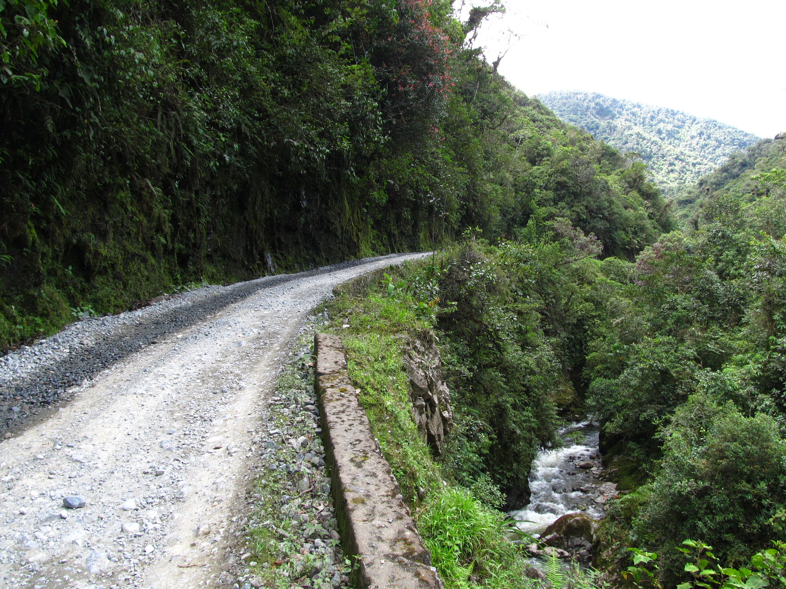 Bergweg door de Andes in Zuid-Colombia